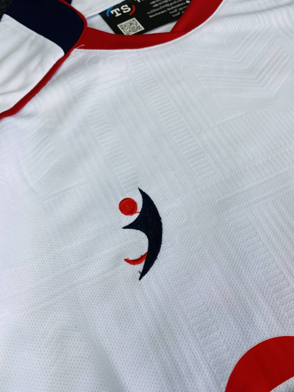 Barcelona White [Haf Sleeve]