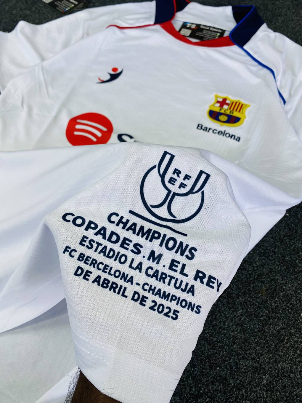 Barcelona White [Haf Sleeve]